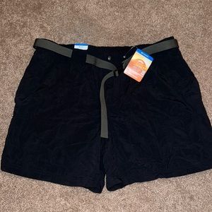 Columbia Black Shorts with belt and pockets size XL